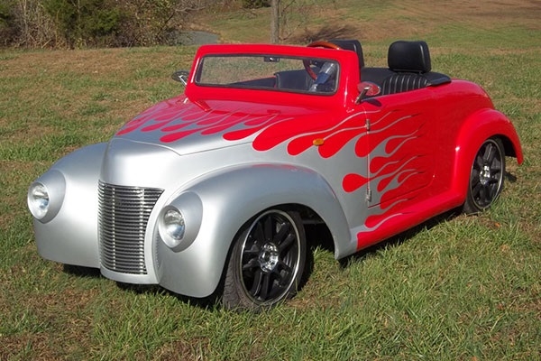 Red 39 Roadster with Silver Flames affordable golf cart rental, golf cart rental san antonio, san antonio golf cart rental golf cart rental