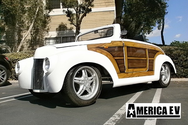 White Woody 39 Roadster 4 Passenger Golf Cart affordable golf cart rental, golf cart rental san antonio, san antonio golf cart rental golf cart rental